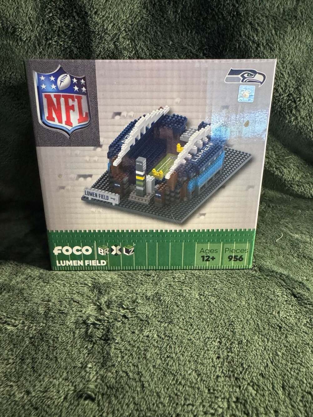 FOCO Seattle Seahawks Lumen Field NFL BRXLZ 956-Piece 3D Construction Set